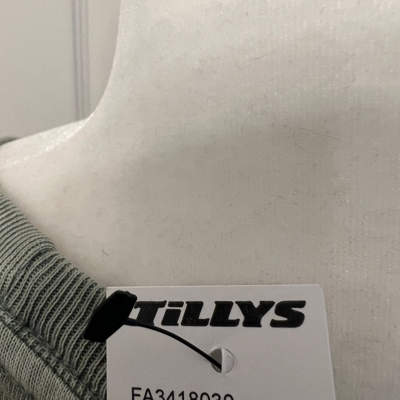 Tilly's Olive Graphic Tee with Skull Motif - Picture 4 of 4